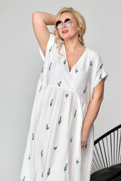 Летнее платье из тонкой вискозы с вышивкой и свободным кроем SOVA 11014 молочный_лаванда - фото 7