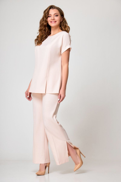 Летний костюм из текстиля с вышивкой и воланами Мишель стиль 1045-1 пудра - фото 2