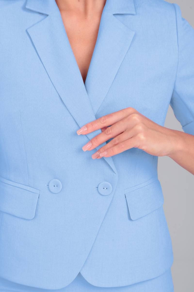 Летний голубой деловой женский жакет и юбка комплект LeNata 21117 голубой - фото 4