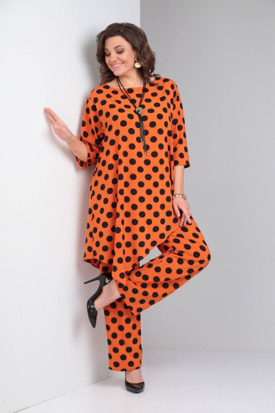 Брюки, туника LadisLine 1299 оранжевый/горох - фото 2