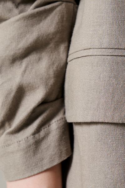 Льняной удлиненный жилет в стиле кэжуал с карманами Панда 444933 бежевый - фото 4