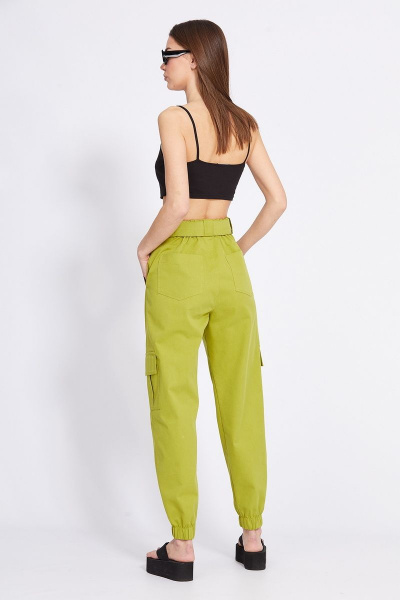 Брюки-карго прямые из тонкого джинса с ремнем EOLA 2391.01 лайм - фото 7