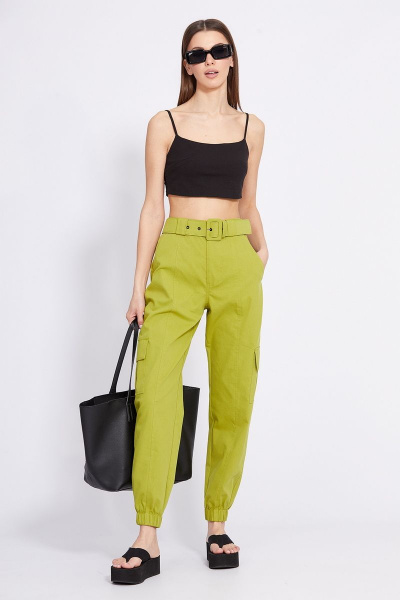 Брюки-карго прямые из тонкого джинса с ремнем EOLA 2391.01 лайм - фото 2