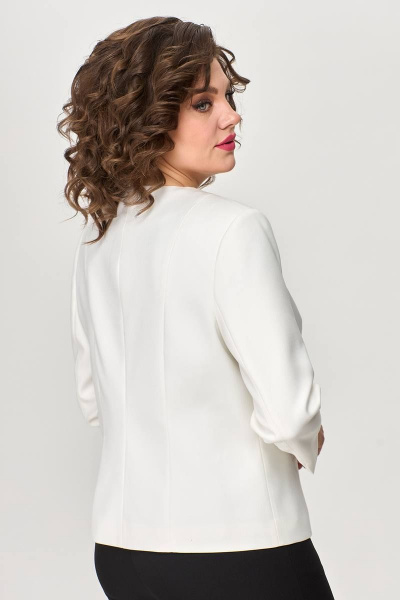 Базовый белый жакет полуприлегающий с пуговицей и длиной рукава 7/8 Zlata 4425 молочный - фото 6