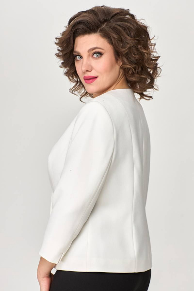 Базовый белый жакет полуприлегающий с пуговицей и длиной рукава 7/8 Zlata 4425 молочный - фото 5