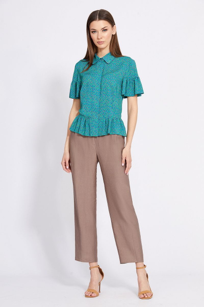 Блуза полуприлегающего силуэта с оборками и пуговицами EOLA 2429 василек-зеленый-беж - фото 6