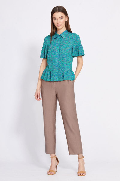 Блуза полуприлегающего силуэта с оборками и пуговицами EOLA 2429 василек-зеленый-беж - фото 3