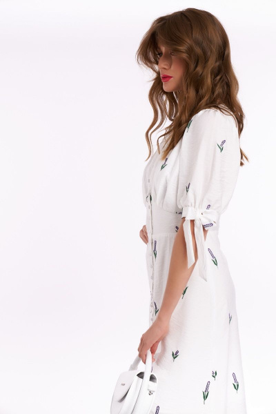 Облегающее платье с глубоким вырезом и сборками по линии груди KaVaRi 1036 молоко_лаванда - фото 8