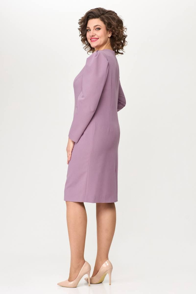 Платье деловой стиль с фигурным вырезом и складками Zlata 4357 сиреневый - фото 2
