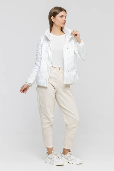 Белая стёганая куртка из плащёвки с карманами InterFino 02-2022 белый - фото 4