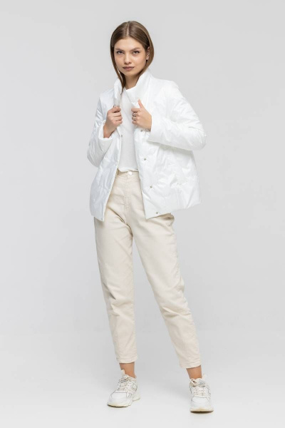 Белая стёганая куртка из плащёвки с карманами InterFino 02-2022 белый - фото 3