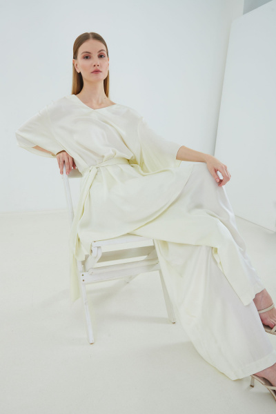 блуза женская с коротким рукавом и разрезами белая из вискозы Elema 2К-12708-1-170 молочный - фото 1