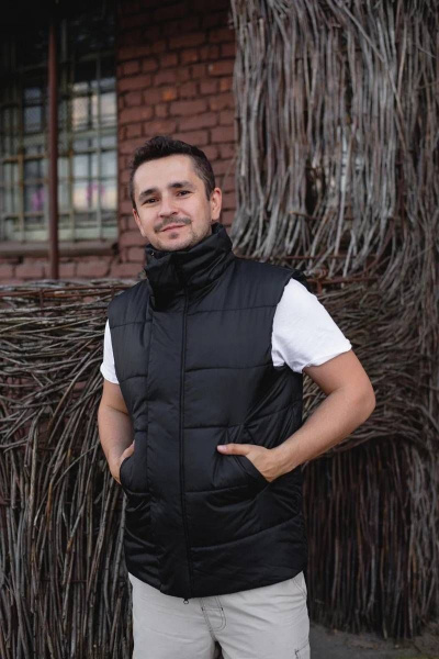 Черный жилет из плащевки с застежкой на молнии MT.Style 207566151 - фото 1
