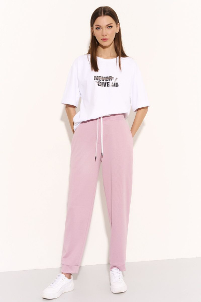 Трикотажный костюм с футболкой и зауженными брюками DILIA 0744 пудровый - фото 1