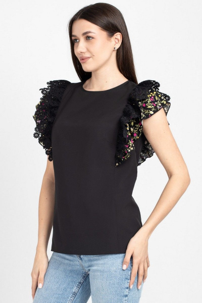 Черная полуприлегающая блуза с рюшей и капелькой из текстиля VIZAVI 689 черный - фото 2