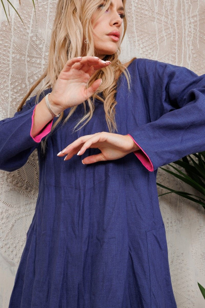 Льняное платье с яркими акцентами и карманами АМУЛЕТ 9635 индиго-фуксия - фото 3