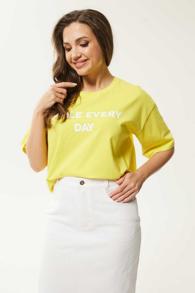 Летняя свободная майка из трикотажа с декоративной печатью Mislana С962 желтый - фото 2