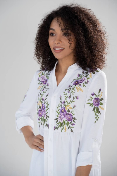 Белая удлиненная рубашка с вышивкой и рукавами-рулон Urs 21-632-1 - фото 3