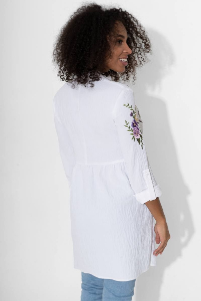 Белая удлиненная рубашка с вышивкой и рукавами-рулон Urs 21-632-1 - фото 5