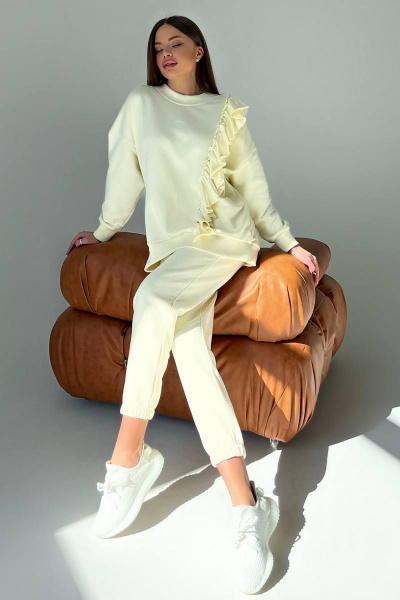 Костюм из трикотажных джоггеров и свитшота с воланом GO F3043/02-01.164-170 - фото 1