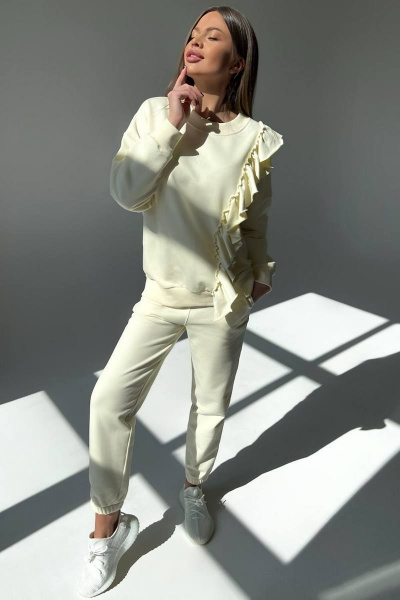 Костюм из трикотажных джоггеров и свитшота с воланом GO F3043/02-01.164-170 - фото 3