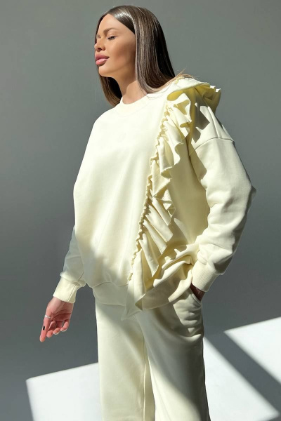 Костюм из трикотажных джоггеров и свитшота с воланом GO F3043/02-01.164-170 - фото 4