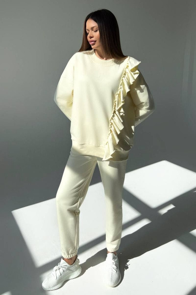 Костюм из трикотажных джоггеров и свитшота с воланом GO F3043/02-01.170-176 - фото 2