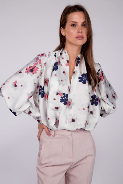 Белая блуза с цветочным принтом для деловых образов THE NAME 2232 цветы - фото 3