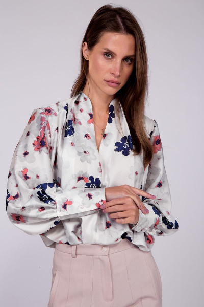 Белая блуза с цветочным принтом для деловых образов THE NAME 2232 цветы - фото 2