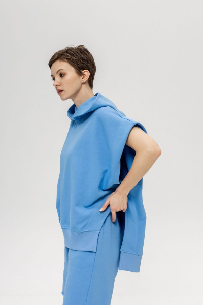 Голубой жилет с капюшоном из хлопка для базового гардероба Twok 103225 голубой - фото 5