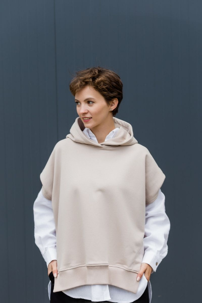 Белый жилет с капюшоном и льняная рубашка Twok 204225 латте-белый - фото 2