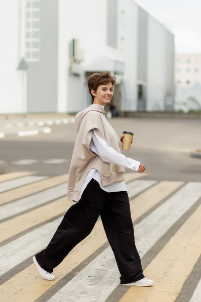 Белый жилет с капюшоном и льняная рубашка Twok 204225 латте-белый - фото 5