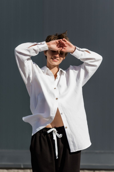 Белый жилет с капюшоном и льняная рубашка Twok 204225 латте-белый - фото 4