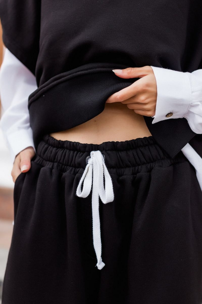 Демисезонный комплект из льняной рубашки, жилетки и широких брюк Twok 308225 черный-белый - фото 12