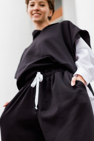 Демисезонный комплект из льняной рубашки, жилетки и широких брюк Twok 308225 черный-белый - фото 11