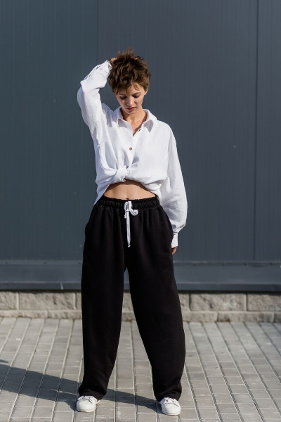 Демисезонный комплект из льняной рубашки, жилетки и широких брюк Twok 308225 черный-белый - фото 10