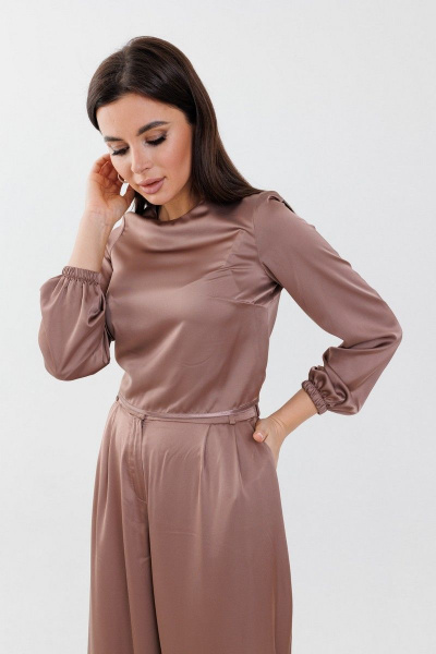 Блуза полуприлегающая с вытачками и декоративными шнурами Anelli 1288.1 карамель - фото 1