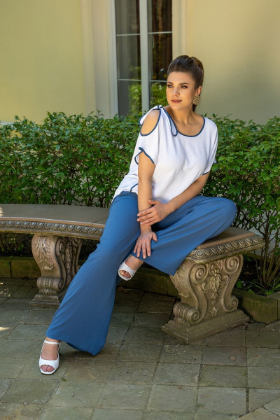 Летний брючный костюм блуза с асимметричным плечом и брюки Andina 915-3 белый_индиго - фото 9