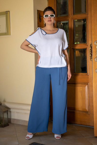 Летний брючный костюм блуза с асимметричным плечом и брюки Andina 915-3 белый_индиго - фото 7