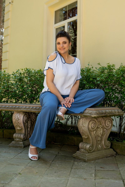 Летний брючный костюм блуза с асимметричным плечом и брюки Andina 915-3 белый_индиго - фото 6