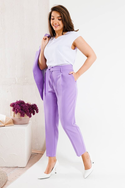 Костюм женский трехпредметный с жакетом, топом и зауженными брюками SandyNa 130558 лаванда - фото 15