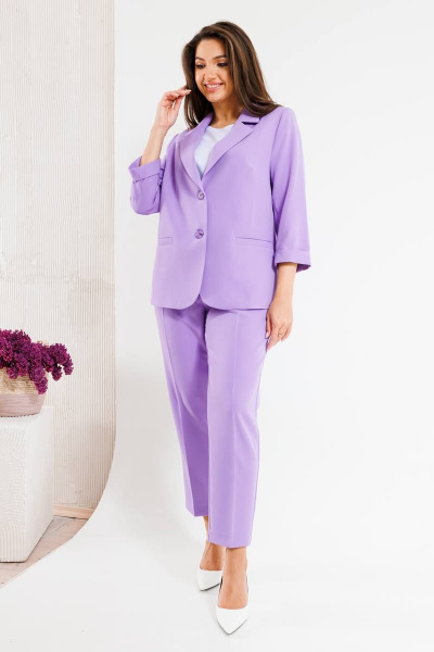 Костюм женский трехпредметный с жакетом, топом и зауженными брюками SandyNa 130558 лаванда - фото 2
