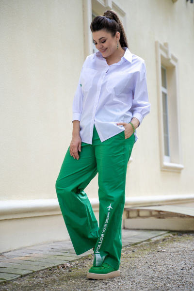 Женские брюки прямого силуэта из текстиля Andina 229 изумруд - фото 8