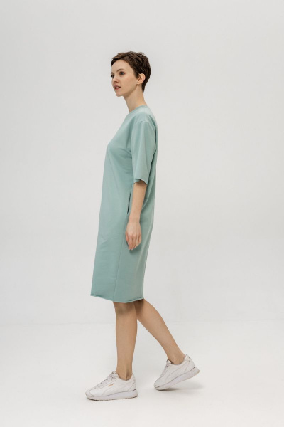 Летнее платье из футера трикотажа с глубокими карманами Twok 902125 пыльная_мята - фото 3