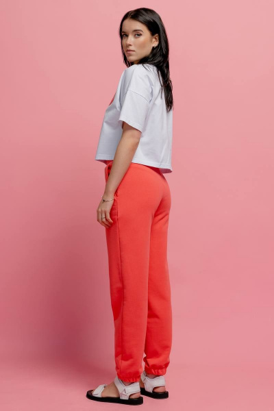 Короткий джемпер из трикотажа с смайликом на лето JRSy 2344 белый - фото 3