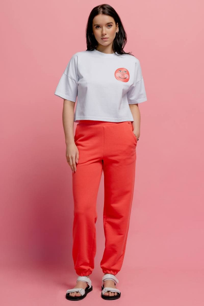 Короткий джемпер из трикотажа с смайликом на лето JRSy 2344 белый - фото 2