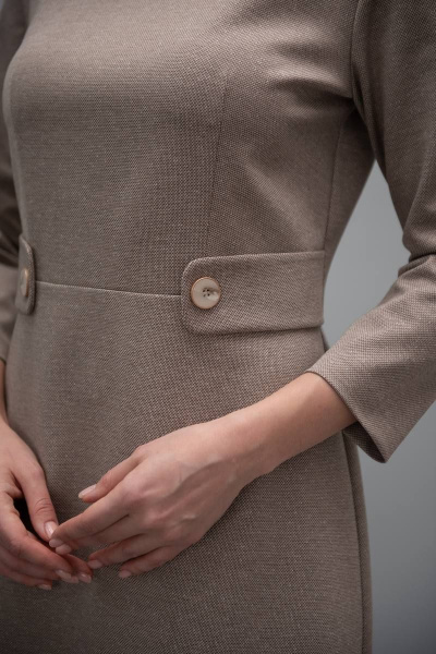 Платье полуприлегающего кроя с вытачками и деталями на талии Femme & Devur 80114 1.32F(170) - фото 3