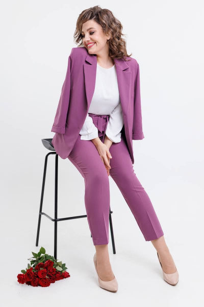 Костюм женский двухпредметный из текстиля с полуприлегающим жакетом SandyNa 130561 лиловый - фото 5