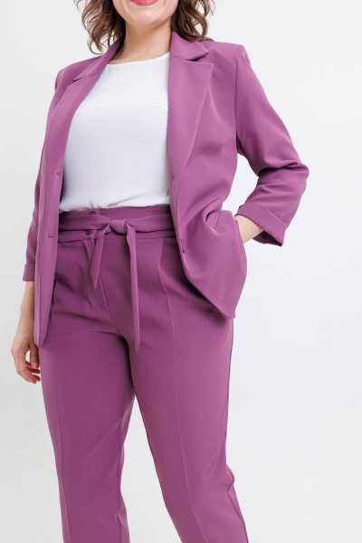 Костюм женский двухпредметный из текстиля с полуприлегающим жакетом SandyNa 130561 лиловый - фото 9