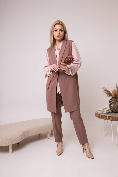 Демисезонный комплект жилет и брюки из текстиля SandyNa 130560 серо-коричневый - фото 1